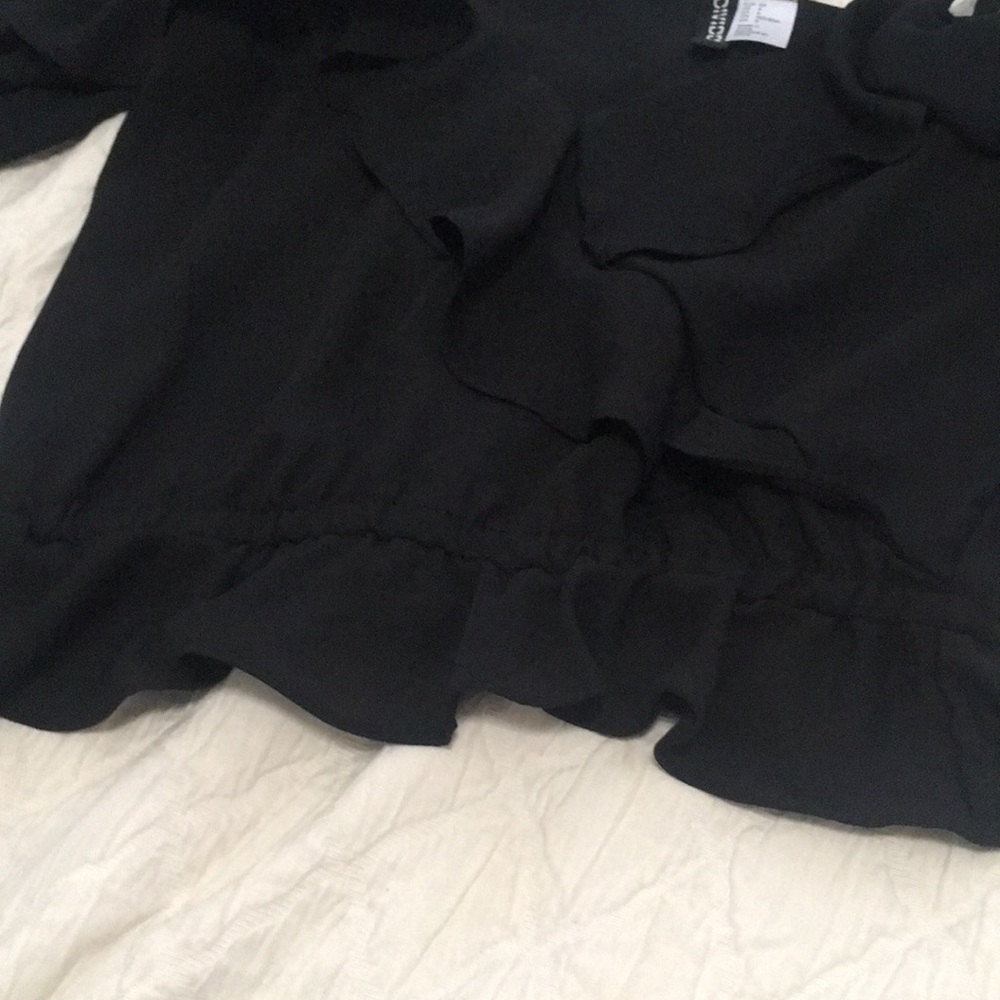 Cold Shoulder Ruffle Crop - Picture 4 of 6
